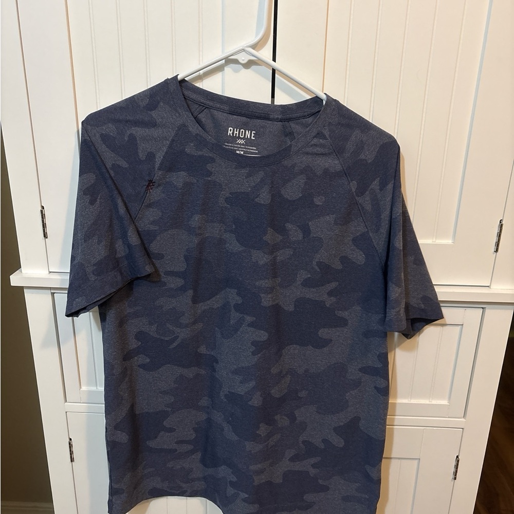 Rhone Camo Performance Athletic Tee Size Medium